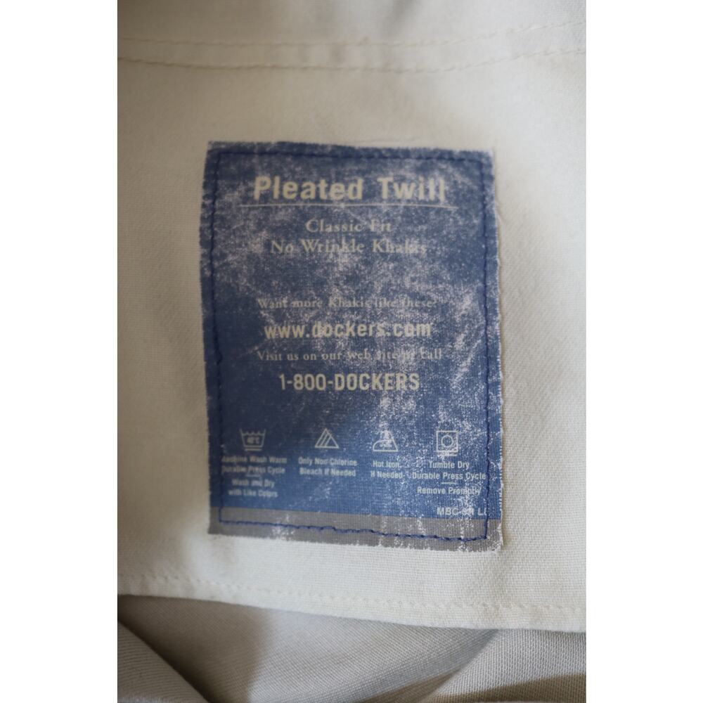 DOCKERS Pleated Khakis Men 32x30 Beige 100 Cotton Classic No Wrinkle Made In USA - Picture 12 of 15